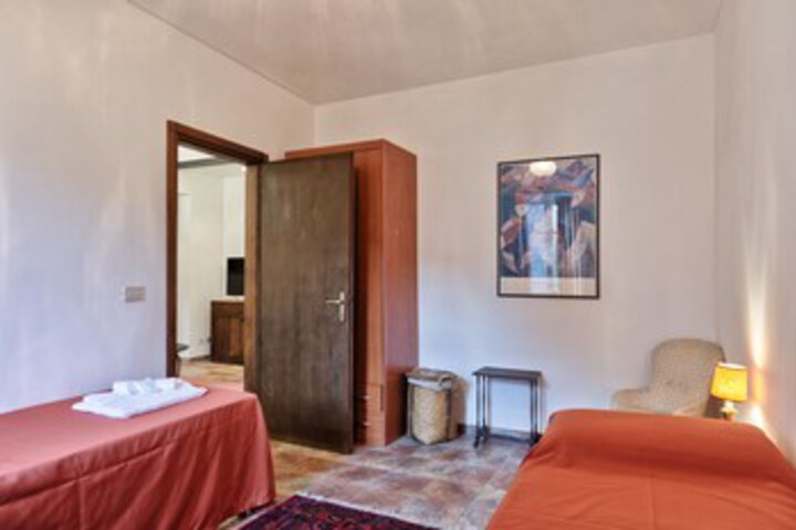 Room 6 of 13