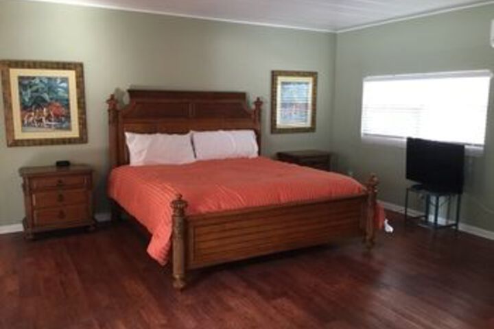 Room 7 of 33