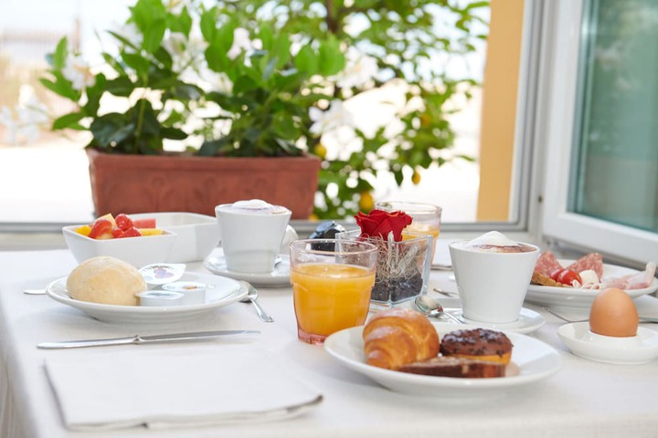 Breakfast/Coffee Service 32 of 62