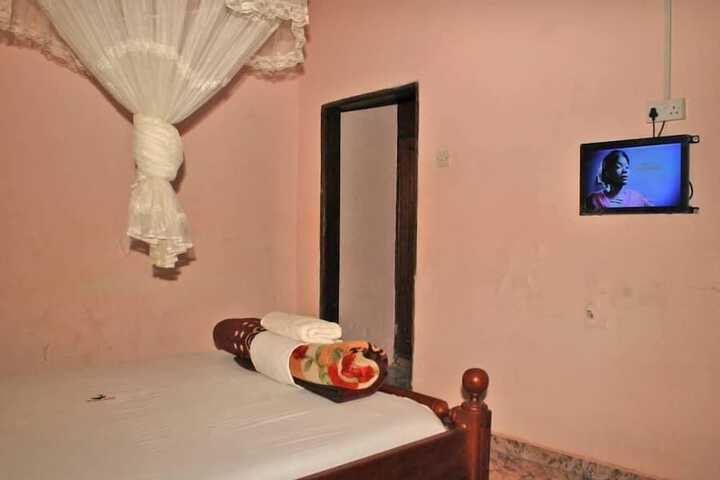 Room 2 of 16