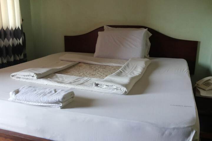 Room 6 of 42