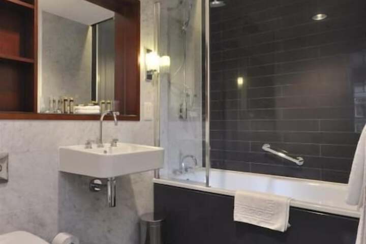 Room 8 of 21
