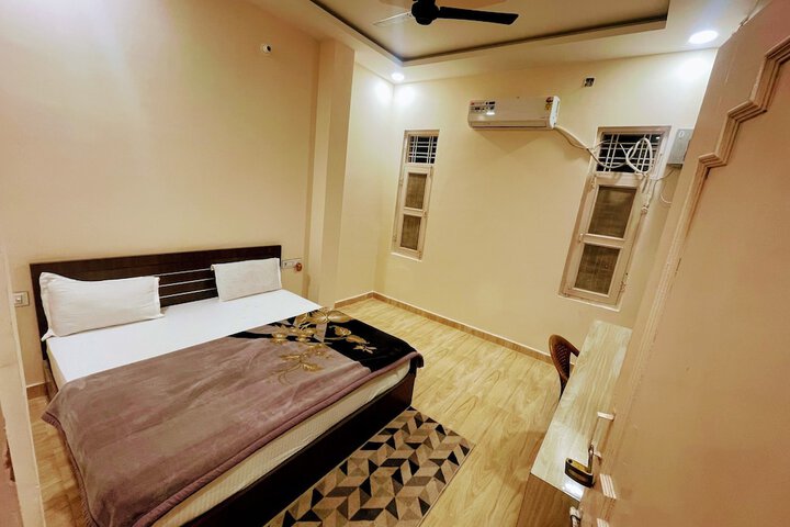 Room 17 of 40