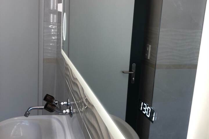 Room 47 of 95