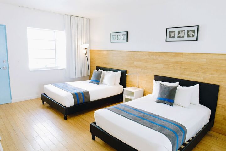 1 Queen Bed (3 of 7)