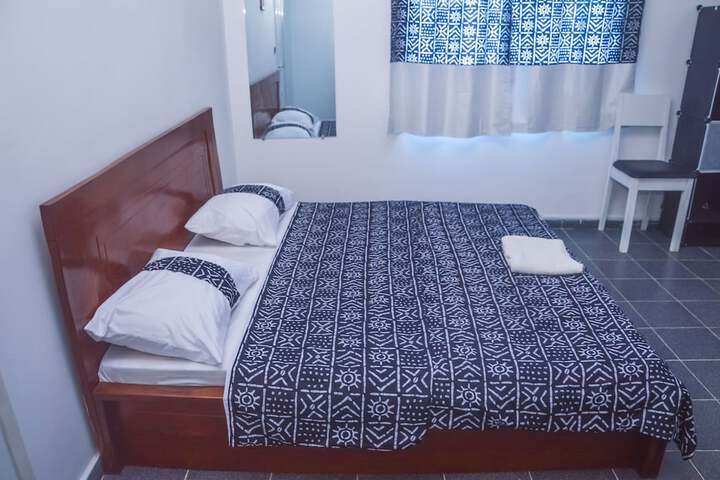 Room 5 of 16