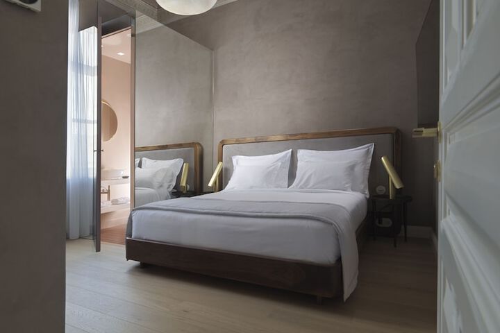 Room 48 of 67