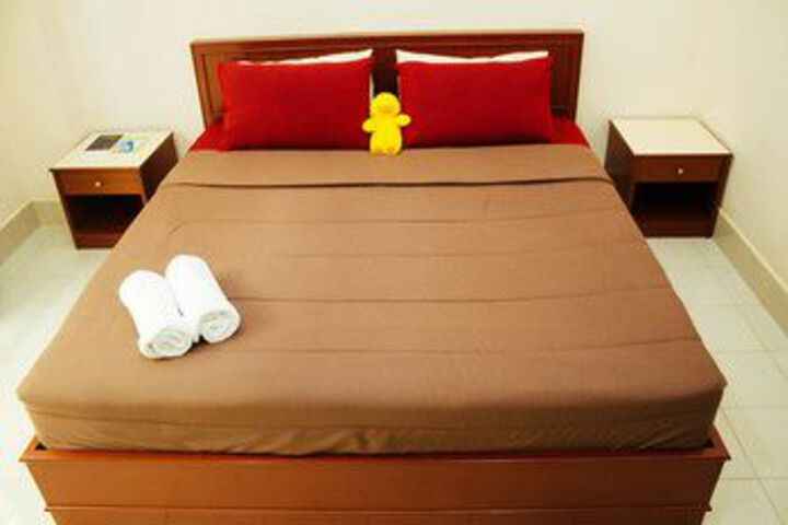 Room 13 of 28