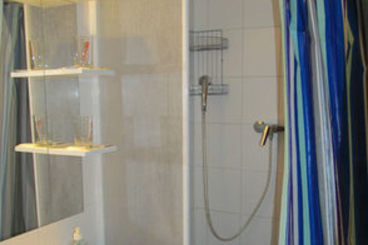 Room 4 of 38