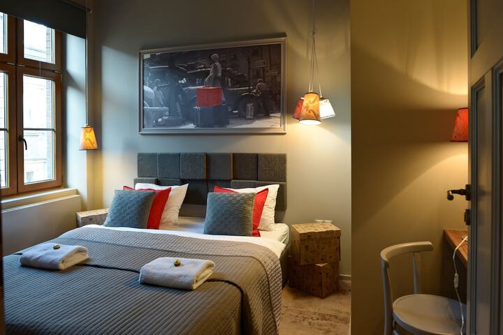 Room 2 of 41