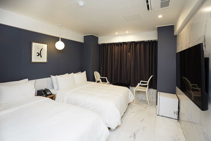 Room 4 of 23