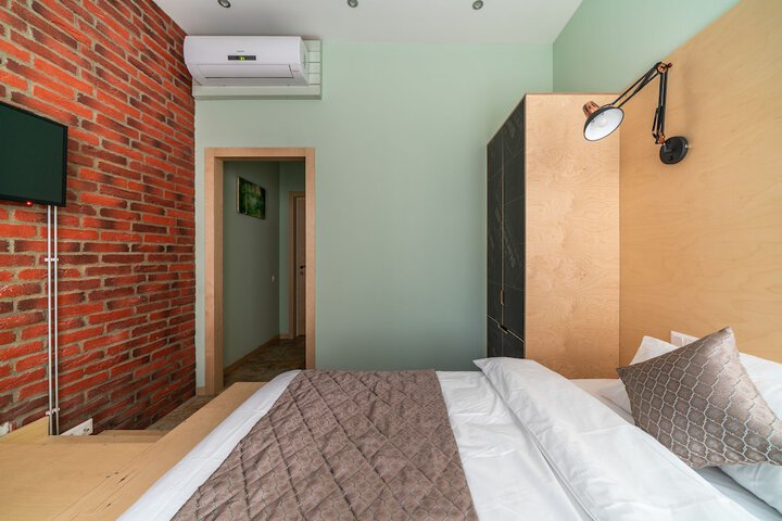 Room 4 of 70