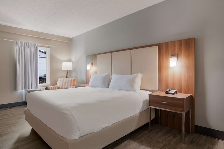 1 King Bed (7 of 15)