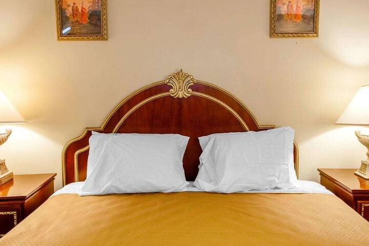 1 King Bed (9 of 14)