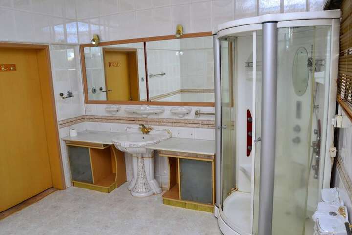 Room 15 of 25