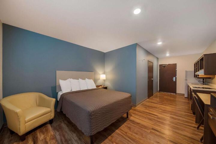 Double Accessible Queen Size Bed (2 of 2)