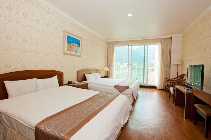 Room 6 of 67