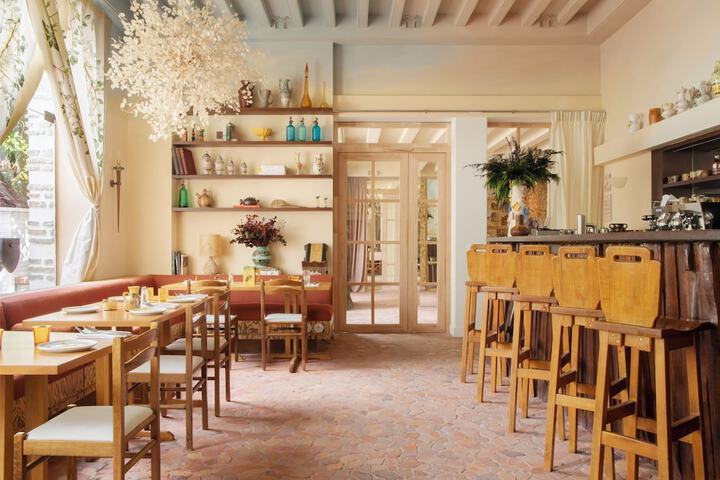 Dining 64 of 71