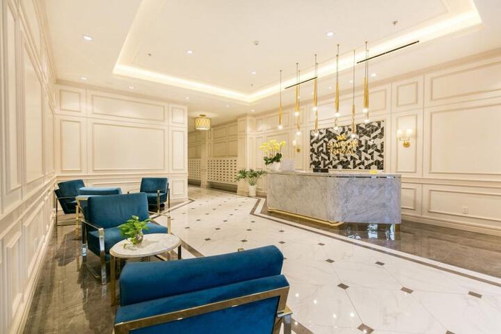 Ami Splendid Luxury Royal