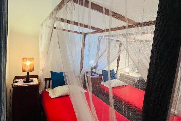 Room 8 of 27