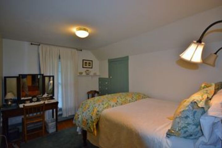 Room 17 of 33