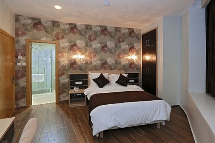 Room 7 of 19