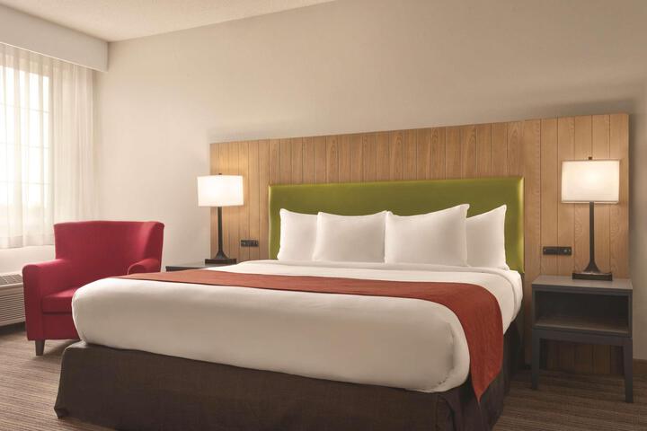 1 King Bed (9 of 19)