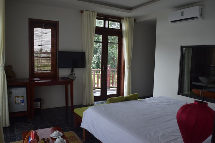Room 8 of 33