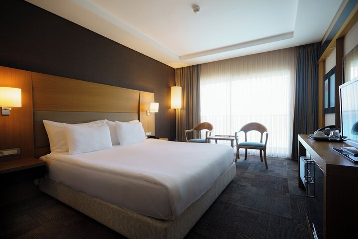 Room 28 of 82