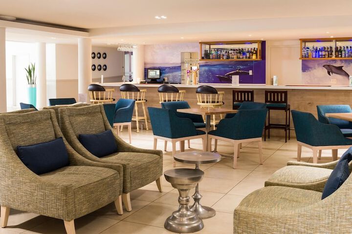 Lounge 245 of 343