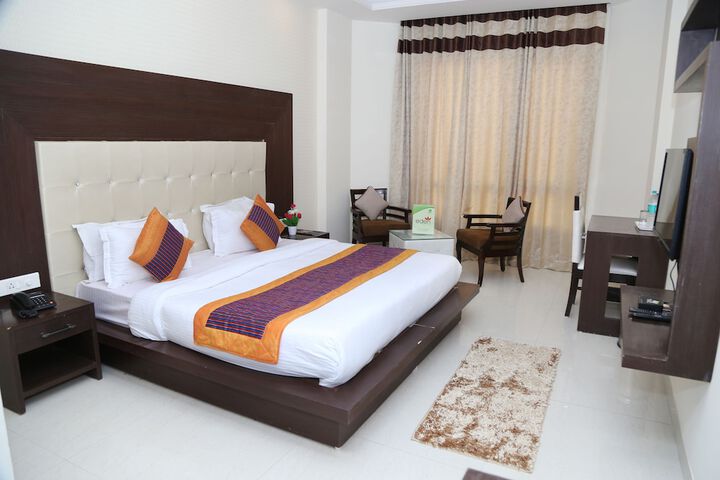 Room 4 of 13