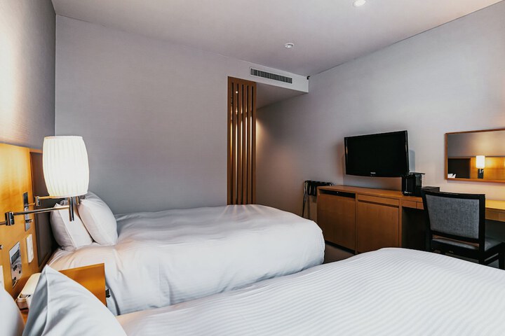 Room 9 of 30