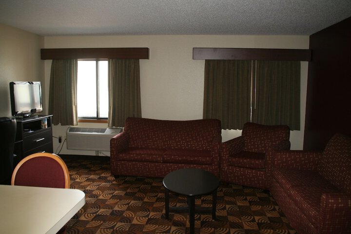 1 Queen Bed (7 of 22)