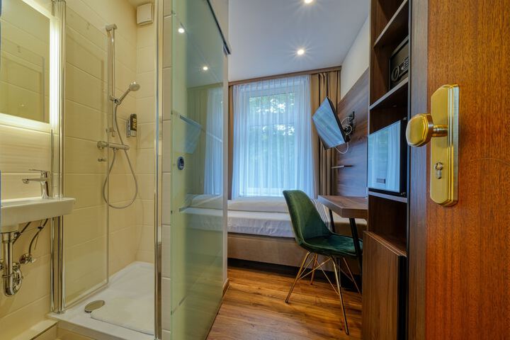 Room 21 of 45