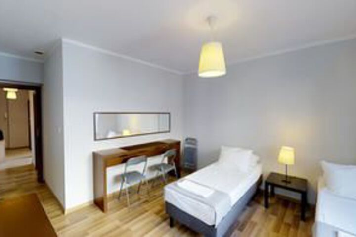 Room 11 of 16