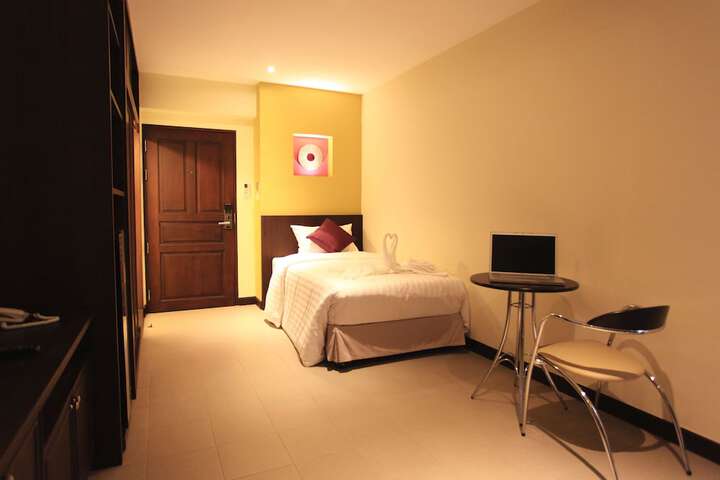 Room 8 of 72