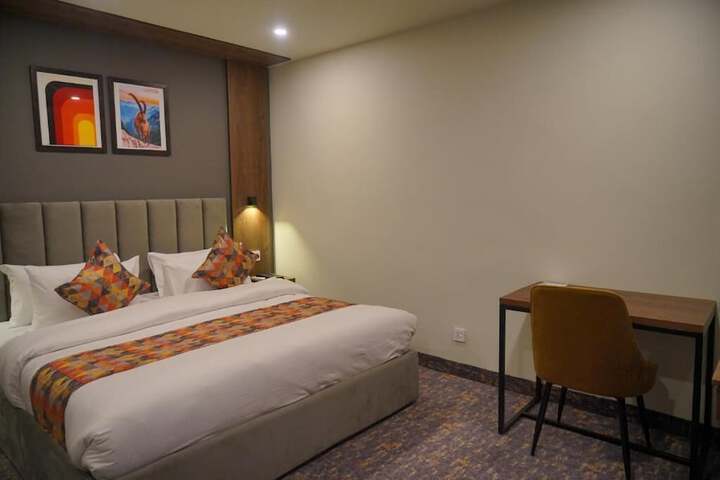 Room 3 of 17