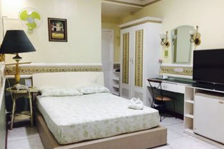 Room 4 of 25