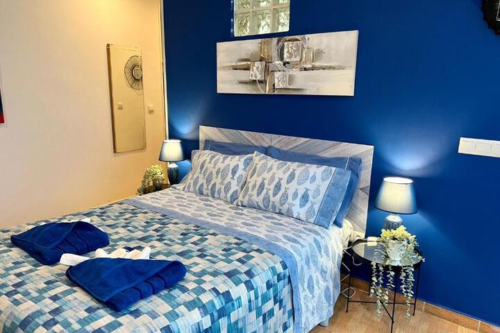Room 6 of 12