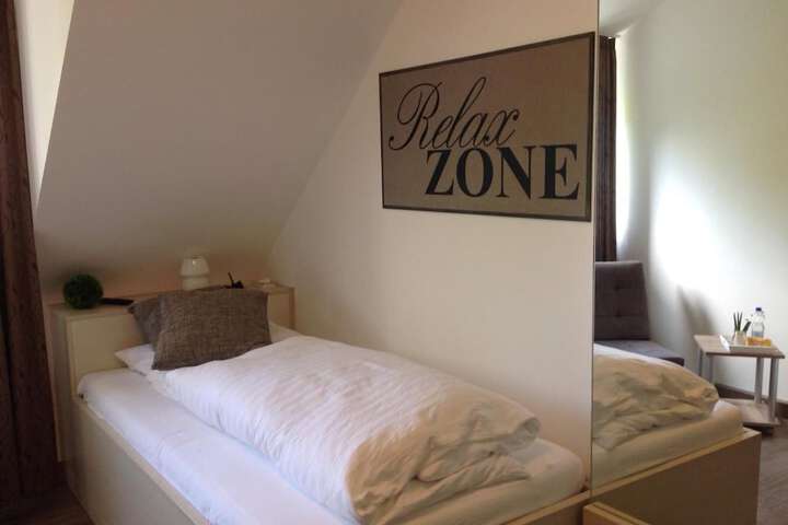 Room 8 of 48