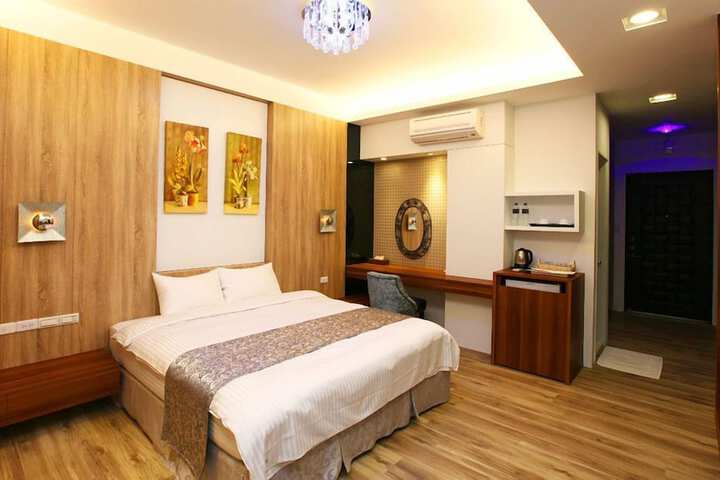 Room 10 of 30