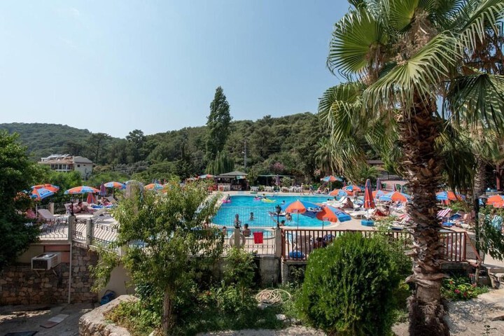 Pools & Facilities