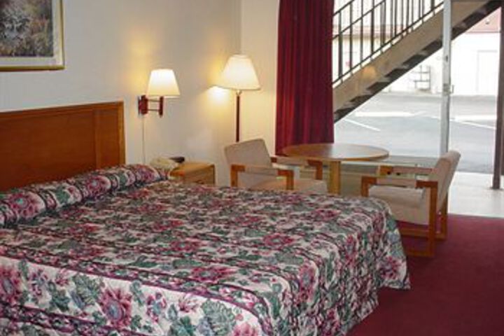 Room 5 of 10