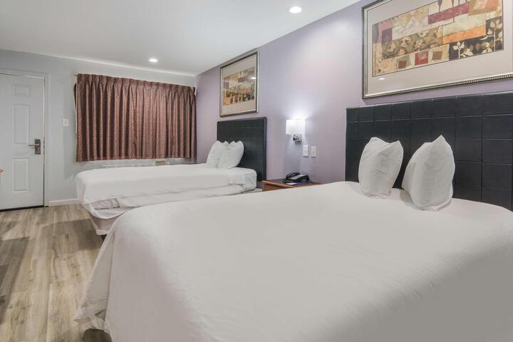 2 Double Beds (10 of 15)