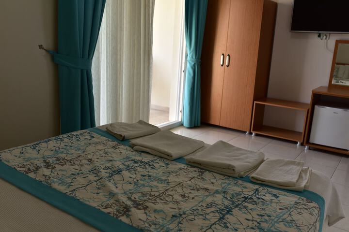Room 3 of 33