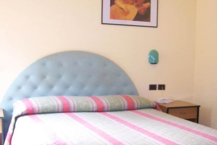 Room 5 of 33