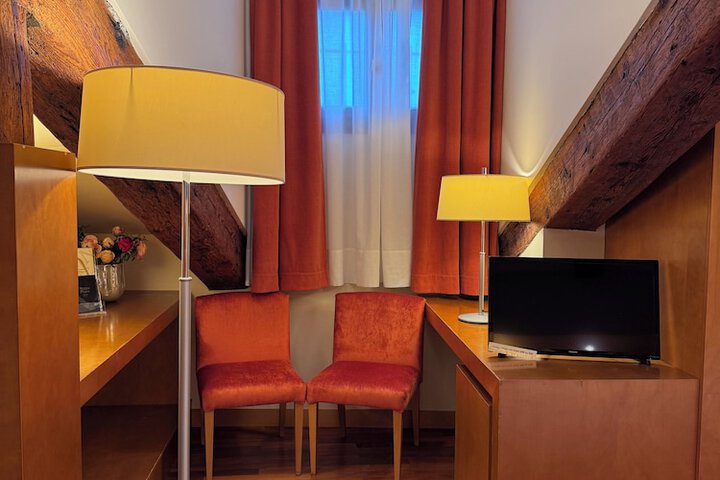 Room 165 of 290