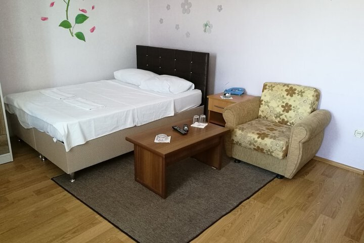 Room 12 of 24