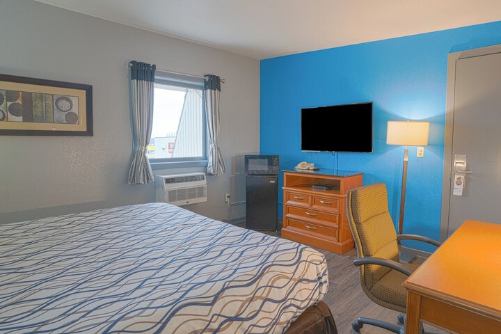 1 King Bed (9 of 9)