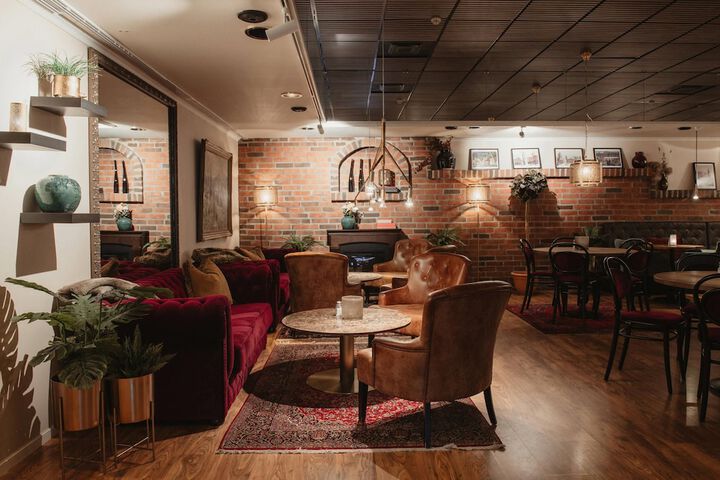 Lounge 86 of 96
